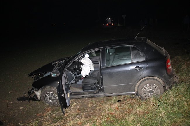 Trzy osoby ranne w wypadku - zdjęcia