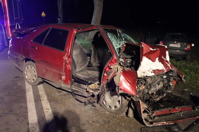 Trzy osoby ranne w wypadku - zdjęcia