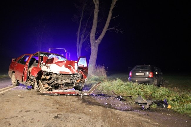 Trzy osoby ranne w wypadku - zdjęcia