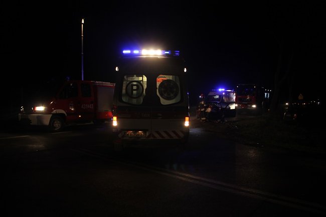 Trzy osoby ranne w wypadku - zdjęcia