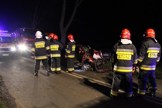 Trzy osoby ranne w wypadku - zdjęcia