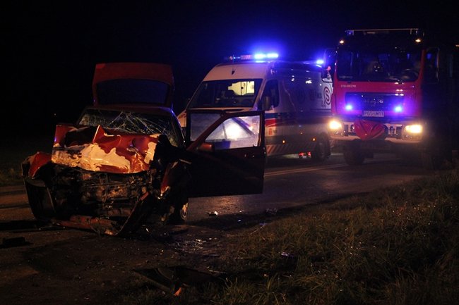 Trzy osoby ranne w wypadku - zdjęcia