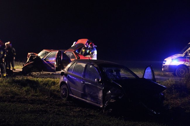 Trzy osoby ranne w wypadku - zdjęcia