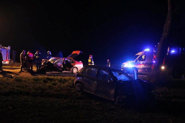 Trzy osoby ranne w wypadku - zdjęcia