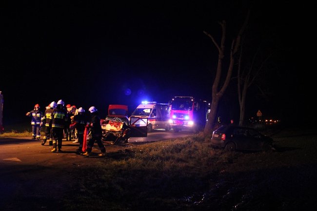 Trzy osoby ranne w wypadku - zdjęcia