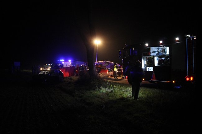 Trzy osoby ranne w wypadku - zdjęcia