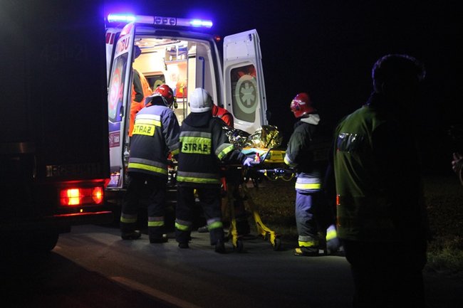 Trzy osoby ranne w wypadku - zdjęcia