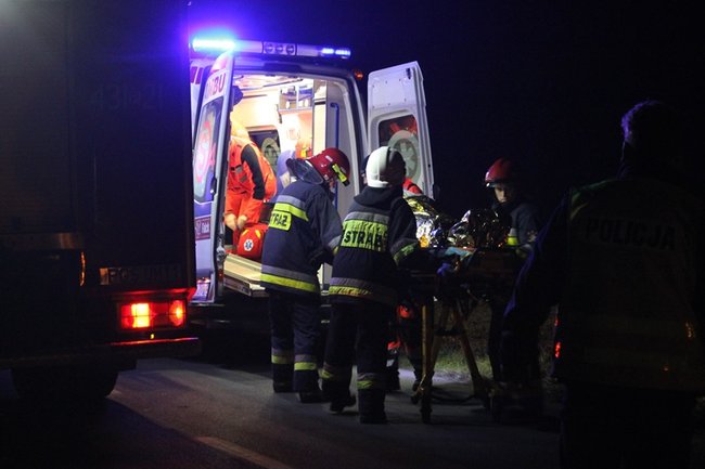 Trzy osoby ranne w wypadku - zdjęcia