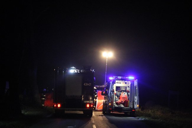 Trzy osoby ranne w wypadku - zdjęcia