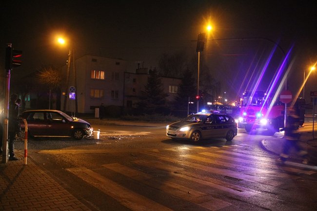 Rozbite auta zablokowały przejazd - zdjęcia