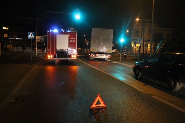 Rozbite auta zablokowały przejazd - zdjęcia