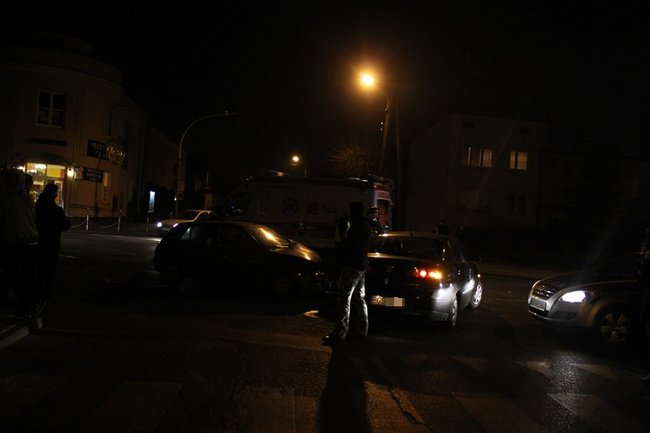 Rozbite auta zablokowały przejazd - zdjęcia