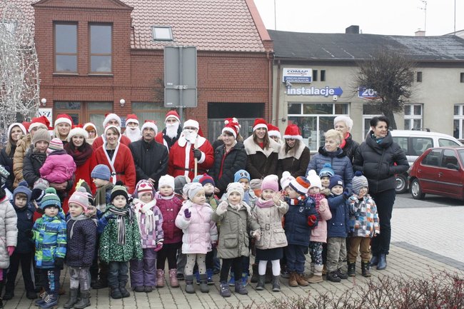 Inwazja Mikołajów na rynku - zdjęcia
