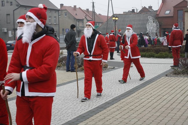Inwazja Mikołajów na rynku - zdjęcia
