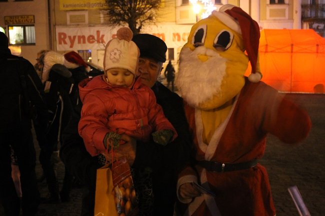 Mikołajkowe spotkanie na rynku - zdjęcia