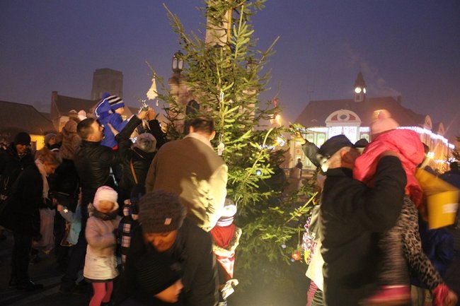 Mikołajkowe spotkanie na rynku - zdjęcia