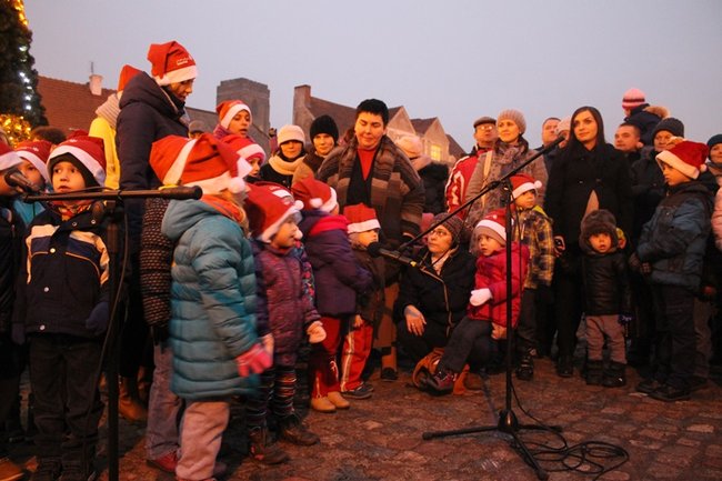 Mikołajkowe spotkanie na rynku - zdjęcia
