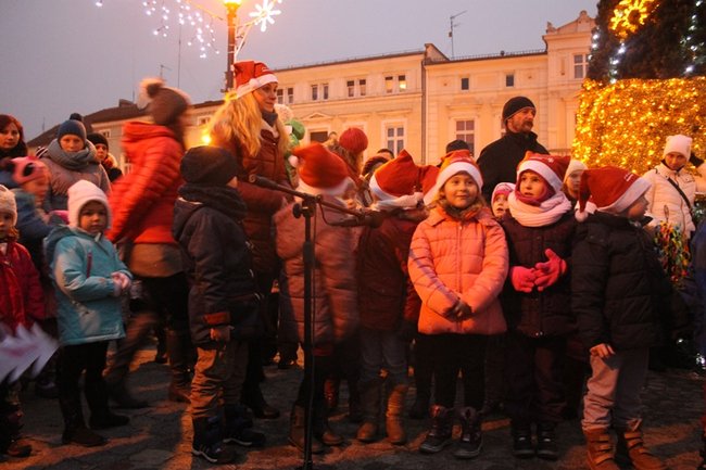 Mikołajkowe spotkanie na rynku - zdjęcia