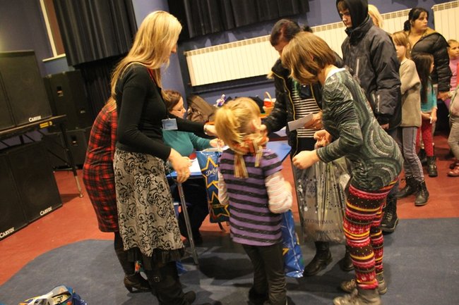 Rozdali ponad sto paczek - zdjęcia