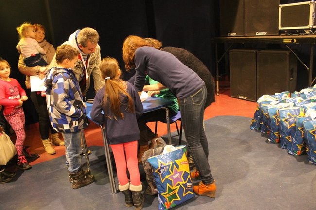 Rozdali ponad sto paczek - zdjęcia