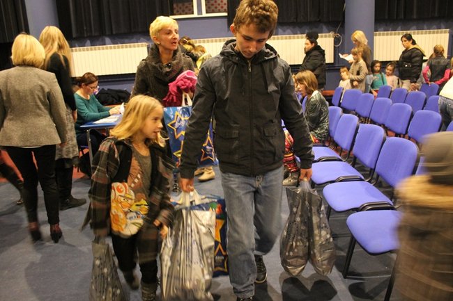 Rozdali ponad sto paczek - zdjęcia