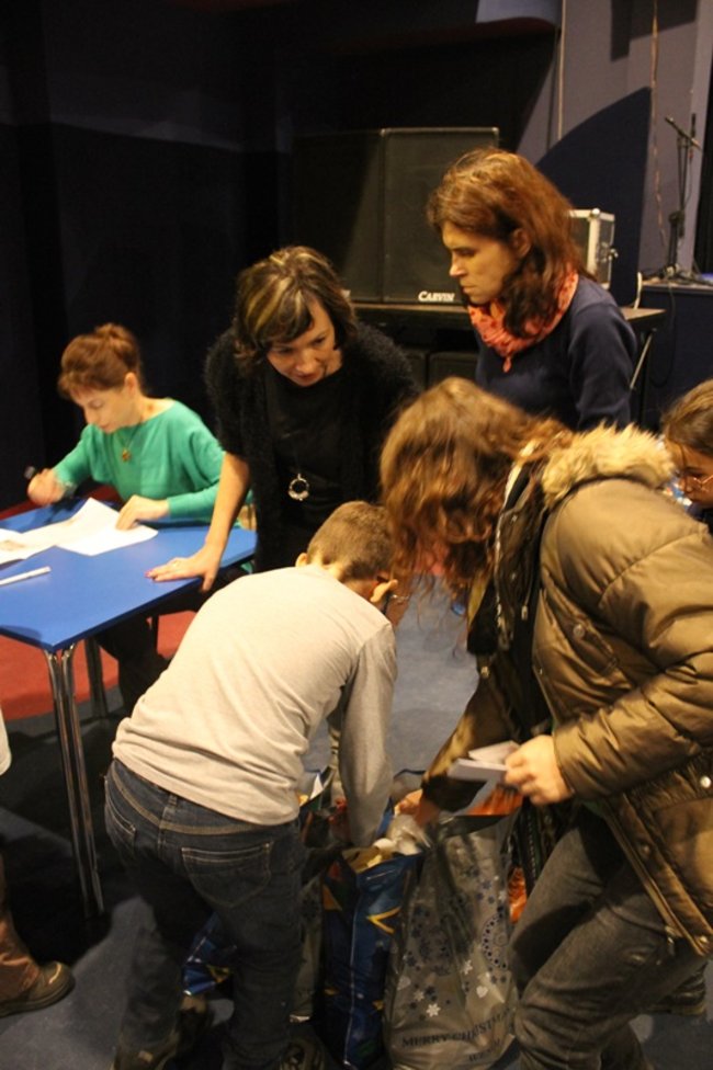 Rozdali ponad sto paczek - zdjęcia