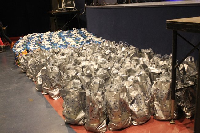 Rozdali ponad sto paczek - zdjęcia