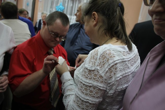 Z przyjaciółmi przy wigilijnym stole - zdjęcia