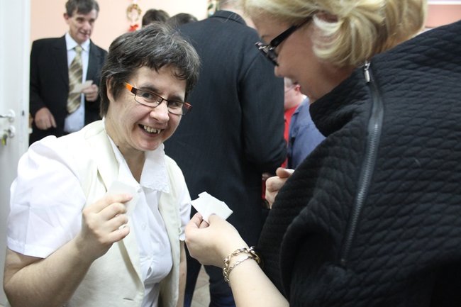 Z przyjaciółmi przy wigilijnym stole - zdjęcia