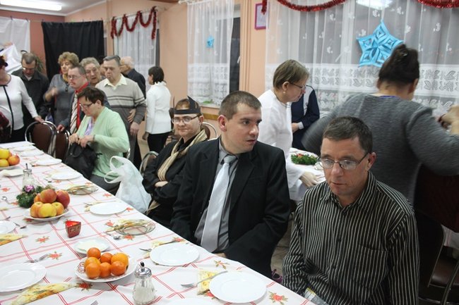 Z przyjaciółmi przy wigilijnym stole - zdjęcia