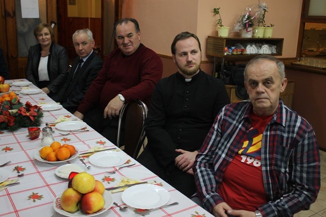 Z przyjaciółmi przy wigilijnym stole - zdjęcia