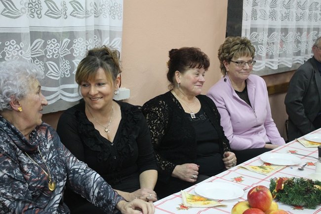 Z przyjaciółmi przy wigilijnym stole - zdjęcia