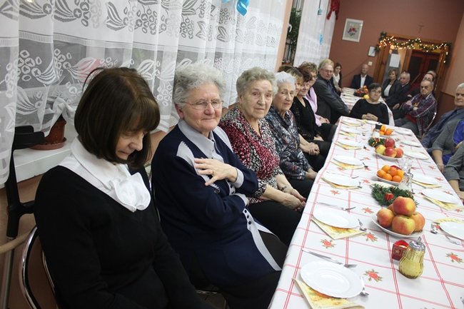 Z przyjaciółmi przy wigilijnym stole - zdjęcia