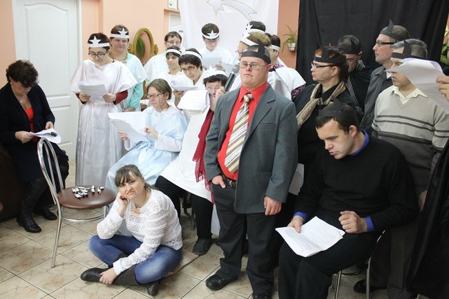 Z przyjaciółmi przy wigilijnym stole - zdjęcia