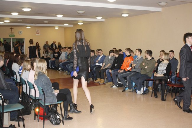 Studniówkowy zawrót głowy - zdjęcia