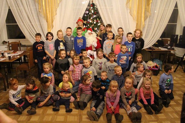 Zatańczyli z Mikołajem - zdjęcia