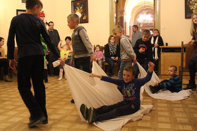 Zatańczyli z Mikołajem - zdjęcia