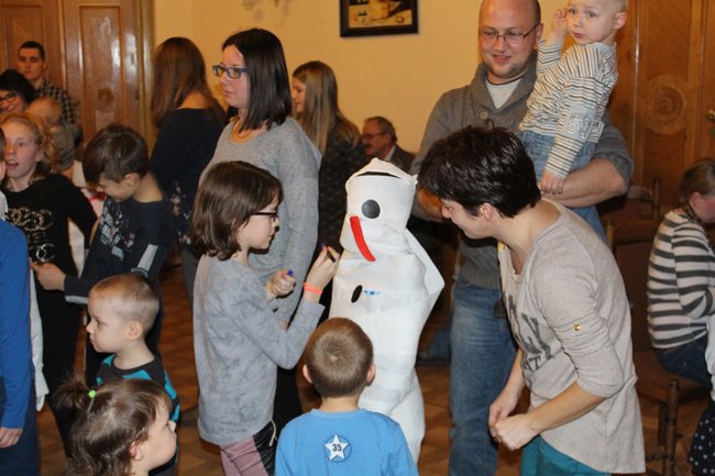 Zatańczyli z Mikołajem - zdjęcia