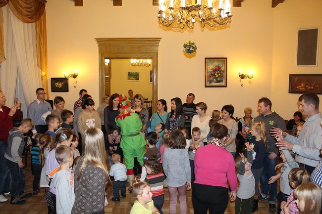 Zatańczyli z Mikołajem - zdjęcia