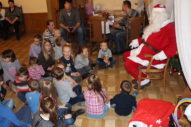 Zatańczyli z Mikołajem - zdjęcia