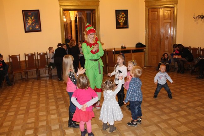 Zatańczyli z Mikołajem - zdjęcia