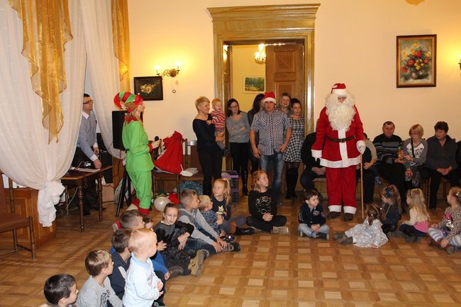 Zatańczyli z Mikołajem - zdjęcia