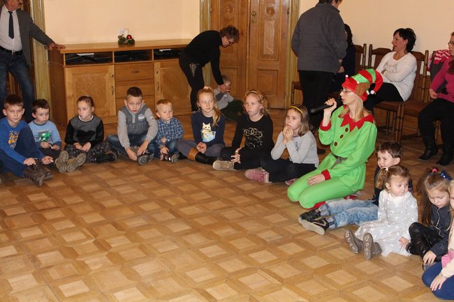 Zatańczyli z Mikołajem - zdjęcia