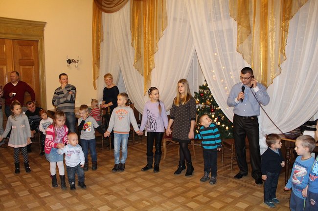 Zatańczyli z Mikołajem - zdjęcia