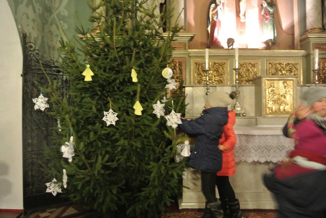 Wspólnie wykonali ozdoby - zdjęcia