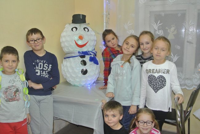 Wspólnie wykonali ozdoby - zdjęcia