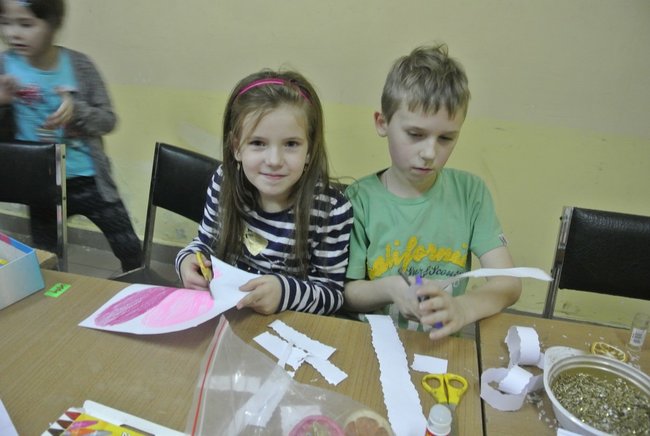 Wspólnie wykonali ozdoby - zdjęcia