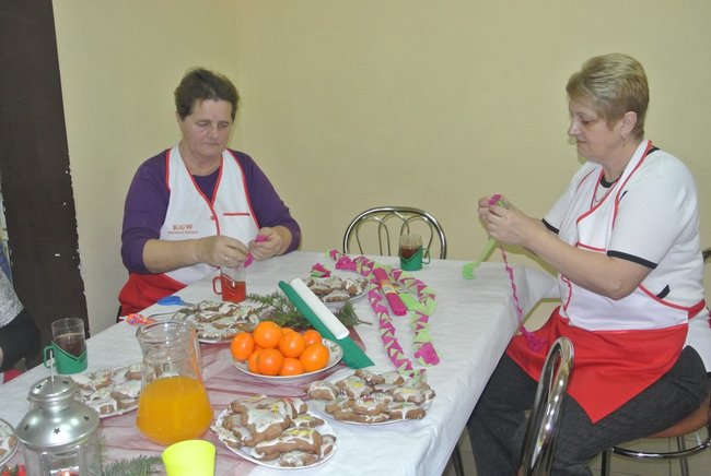 Wspólnie wykonali ozdoby - zdjęcia