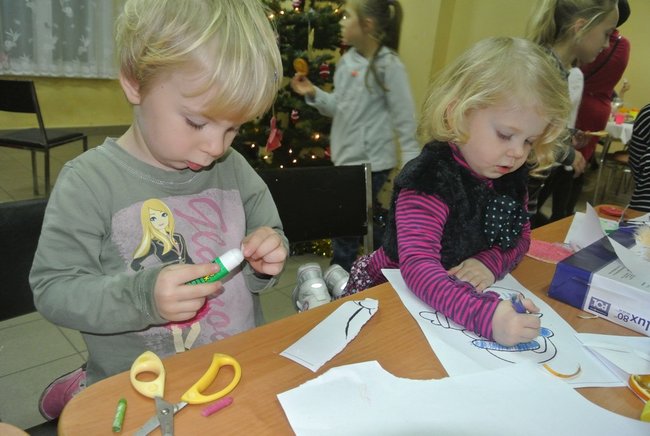 Wspólnie wykonali ozdoby - zdjęcia