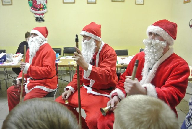 Wspólnie wykonali ozdoby - zdjęcia